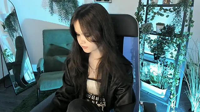 Elainebeness 现场XXX聊天