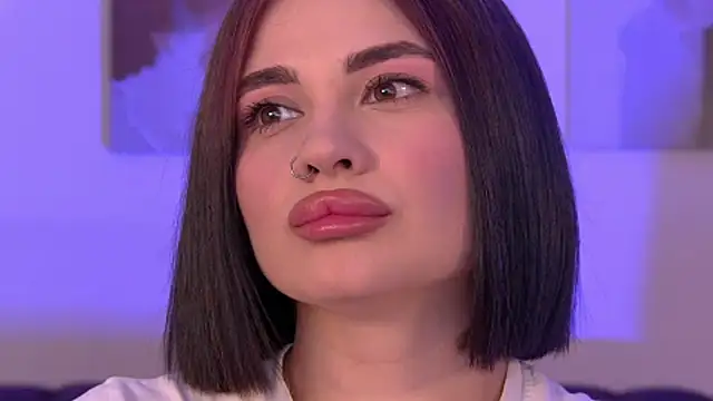 XXX chat uživo modela AdrianaToress