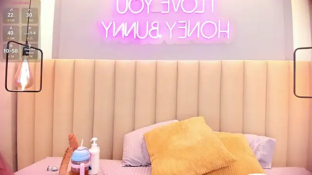 Leamonroe__ élő XXX-chatje