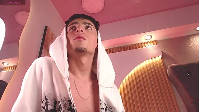 MateoMitchell 即時 XXX 聊天
