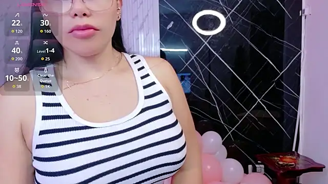 lararoberts_ Chat XXX in diretta