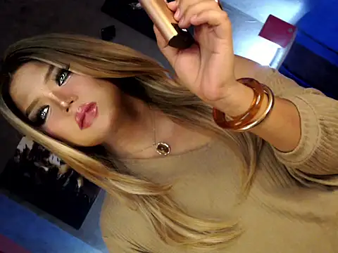 Queen_athenax: διαδικτυακό σόου στην κάμερα
