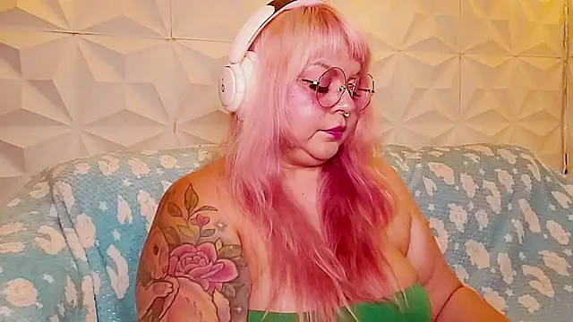Satyn_doll élő XXX-chatje