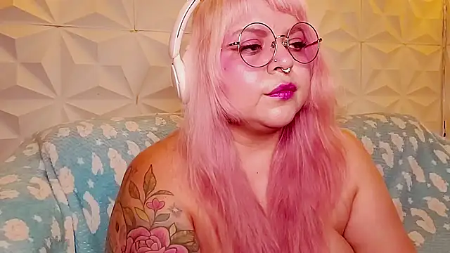 צ'אט XXX בשידור חי של Satyn_doll