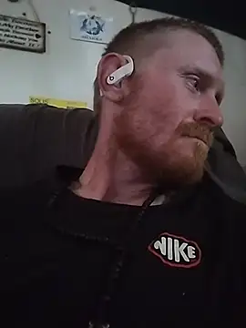 That1HungGinger Show in webcam