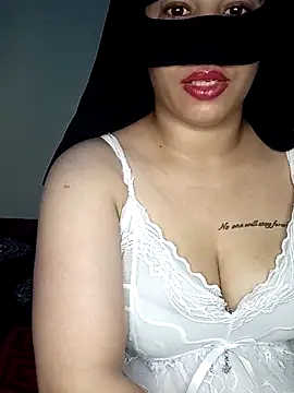 Zouzou_sexy Adlı Modelin Web Kamerası Şovu