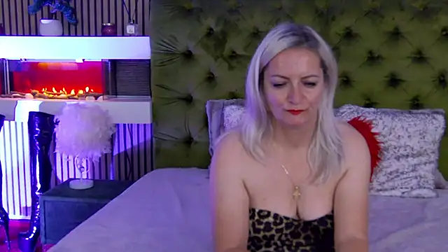 LadyTouch Adlı Modelin Canlı XXX Sohbeti