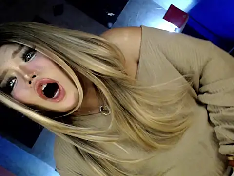 Queen_athenax Show in webcam