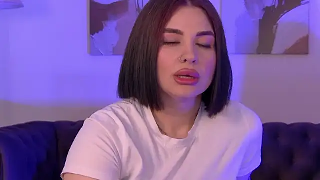 دردشة AdrianaToress الجنسية المباشرة