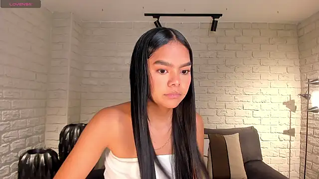 SaphiraJames Chat XXX in diretta