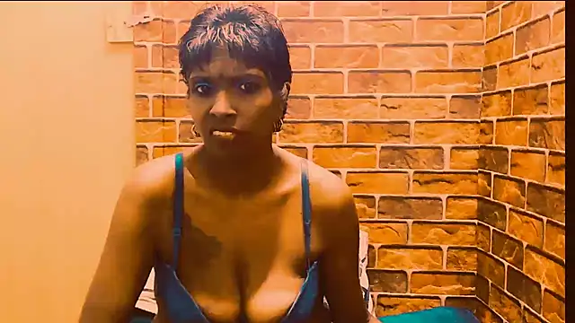 Fuckable_Nasty_MILF élő XXX-chatje