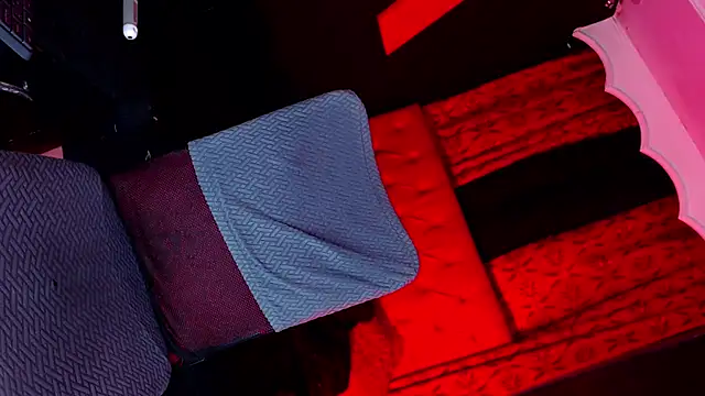 abrilbigcock élő XXX-chatje