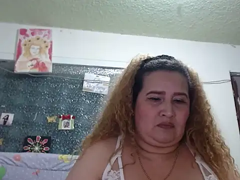 Perla1981-- Live XXX-chat