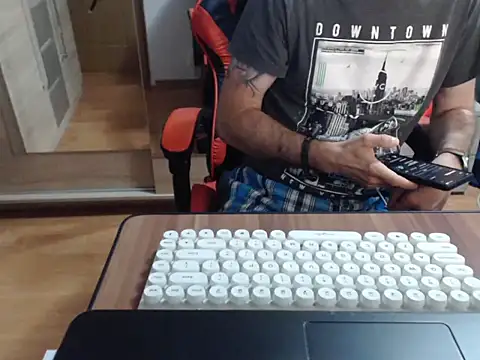uncutguy01's Live XXX Chat