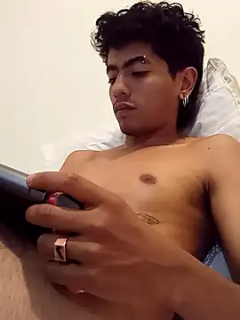 SkinniYamo 라이브 XXX 채팅