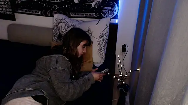 AlienforTwenty live XXX chat