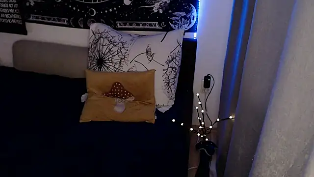 AlienforTwenty's Live XXX Chat