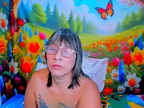 indianroxy Adlı Modelin Canlı XXX Sohbeti