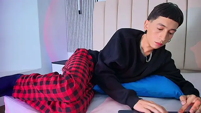 lian_cameron élő XXX-chatje