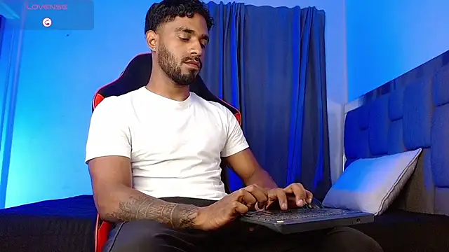 Christian_thorn Live XXX chat