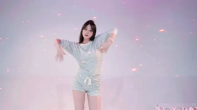 NEW-DAY Show in webcam
