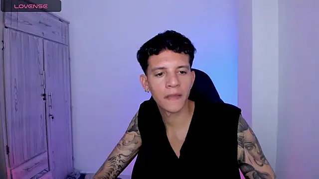 tylernovaのウェブカメラショー
