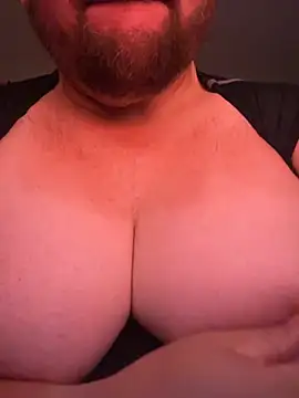 Вебкам-шоу hugemanbreasts