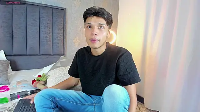 Alejandroo_Montenegro 网络视讯表演