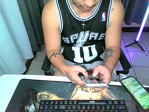 urhardfuckerAsiandaddy's Live XXX Chat