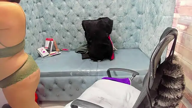 XXX chat uživo modela Sarah_Boobs_