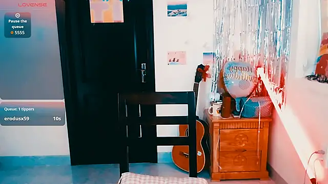 XXX chat uživo modela Cosmo_Riri