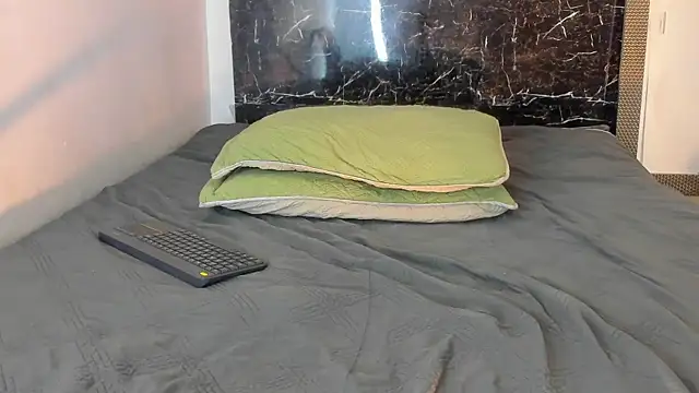 Adrian_Wolf webkamerás műsora