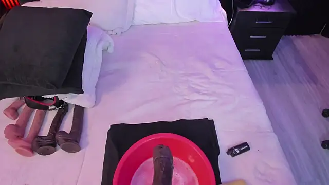MiiaaMoonroeeのライブXXXチャット