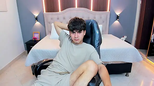 Онлайн чат XXX Tommy18__