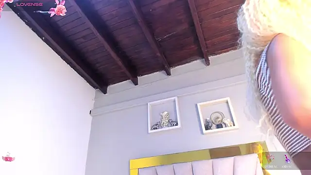 vahiolet_fuentes' Live XXX Chat