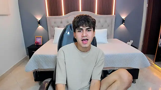 Chat XXX ao vivo de Tommy18__