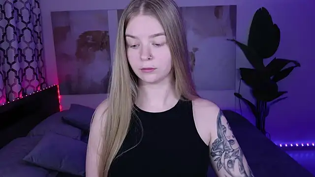 SirenaDoll Adlı Modelin Canlı XXX Sohbeti