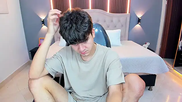 Tommy18__ élő XXX-chatje