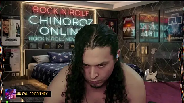 Pokazy przed kamerką – chino_roz