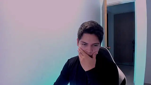 Asta_YunoXXX Show in webcam