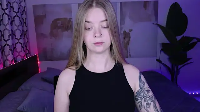 SirenaDoll's Live XXX Chat
