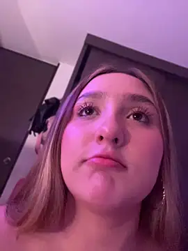 XXX chat uživo modela MoraInFire