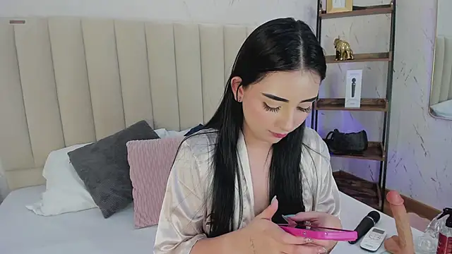 LilithHarperr_'s Webcam Show