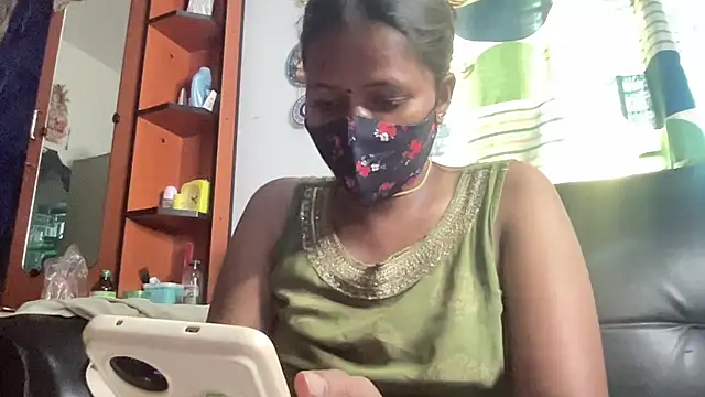 Živý XXX chat Tamil_Sajitha