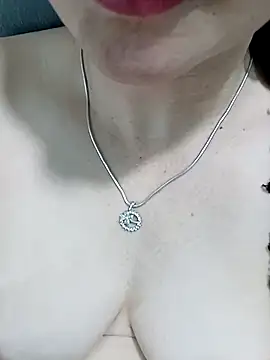 Lisa-sqiurt Chat XXX in diretta