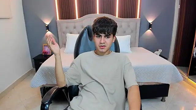 Tommy18__'s Live XXX Chat