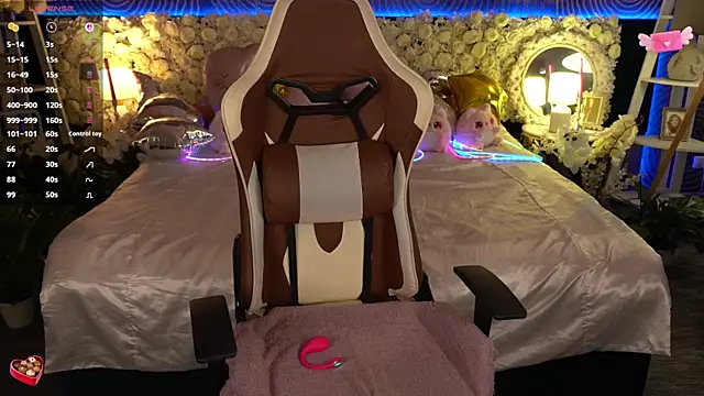 FoxyShy's Live XXX Chat