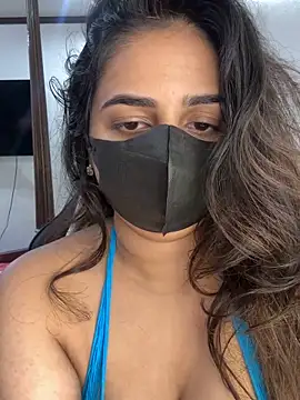 aisha1630 Adlı Modelin Canlı XXX Sohbeti