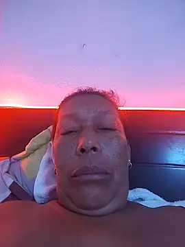 Chat +18 de Ruby-Hot-Milf ao vivo