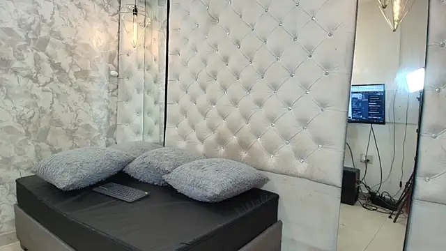 Chatroom XXX en direct de VALENTINA3x